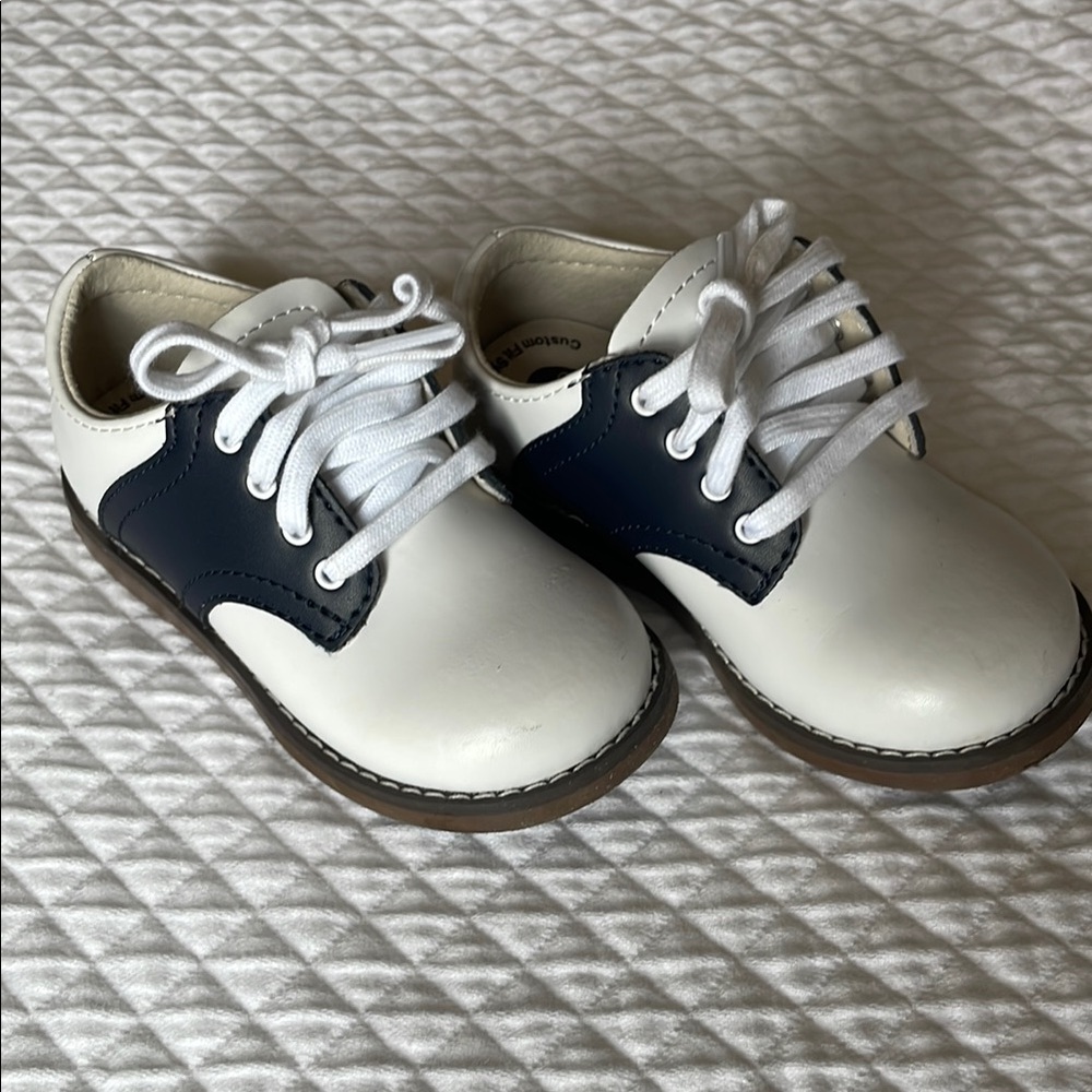 Footmates Oxford. White and Navy. Size 6.5